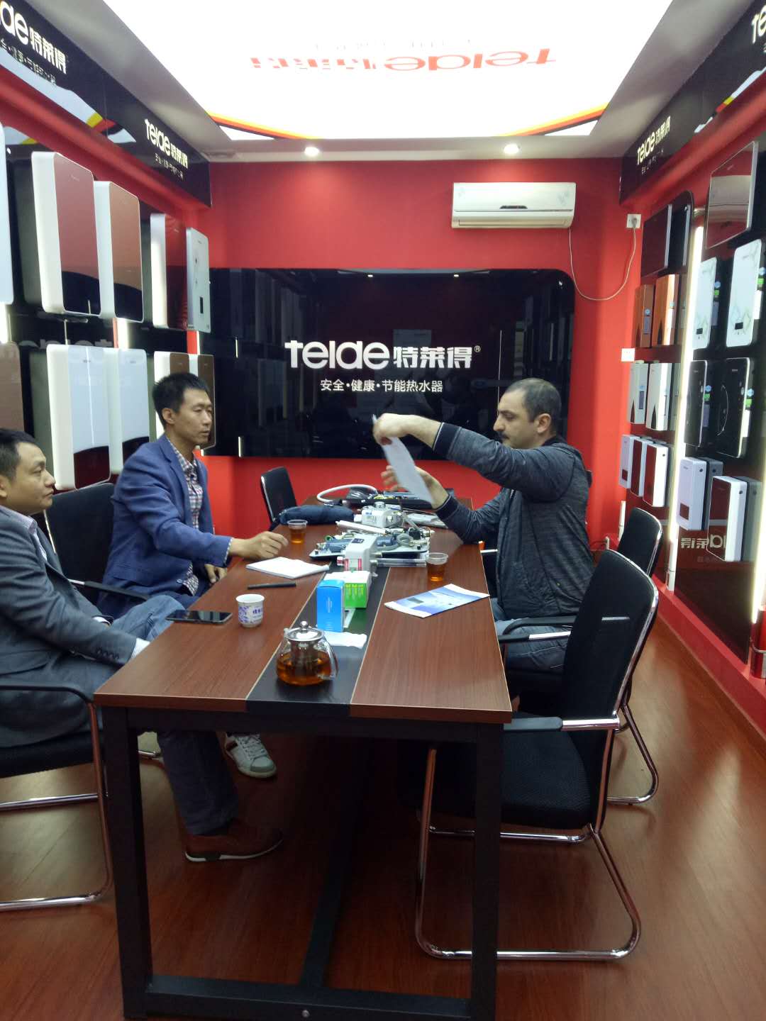 烈歡迎俄羅斯客戶蒞臨我司，恭賀成功簽約！